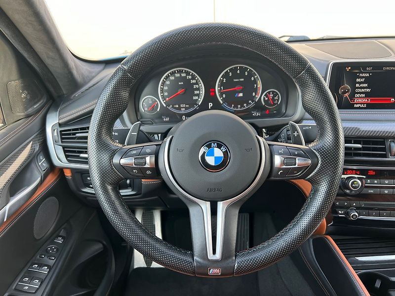 BMW X6 M 4.4 V8 512 kW-Akrapo - fotka 24 z 49