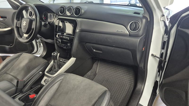 Suzuki Vitara 1.6 16V  COMFORT 4x4 - fotka 12 z 13