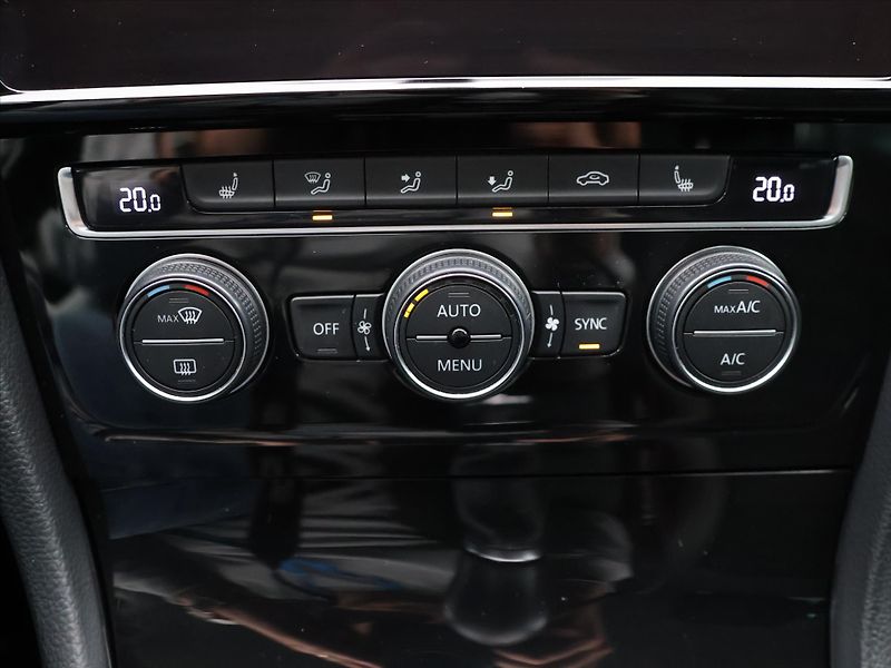 Volkswagen Golf 2,0 TDI 110KW Highline Aut.kli - fotka 18 z 26