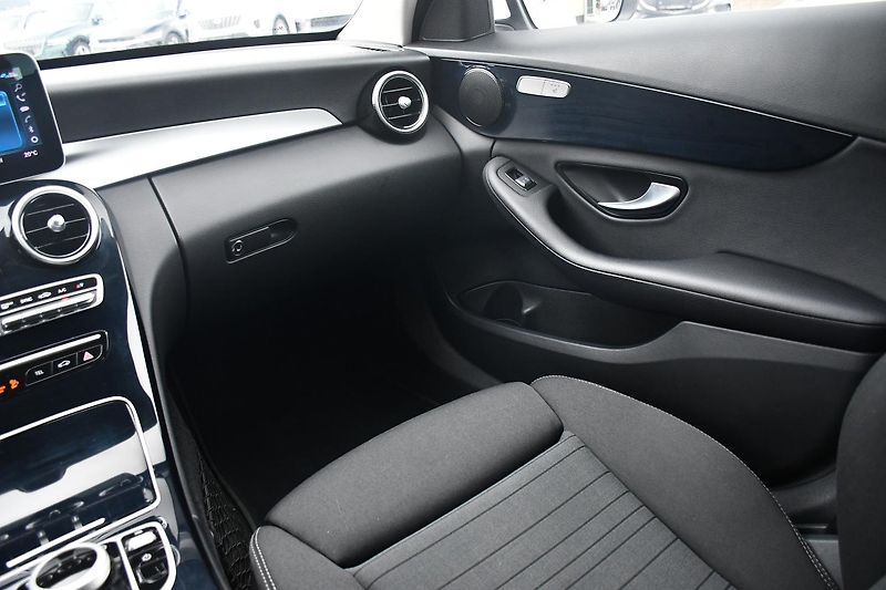 Mercedes-Benz Třídy C 200d PRAV. SERVIS MB 2xPNEU - fotka 25 z 55