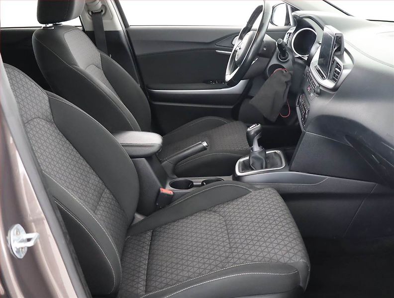 Kia Ceed (2019) 1.4 T-GDI, Serv.kniha, Xenony - fotka 9 z 22