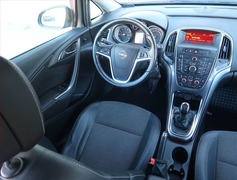 Opel Astra (2013) 1.6 16V, Tempomat - fotka 7 z 16