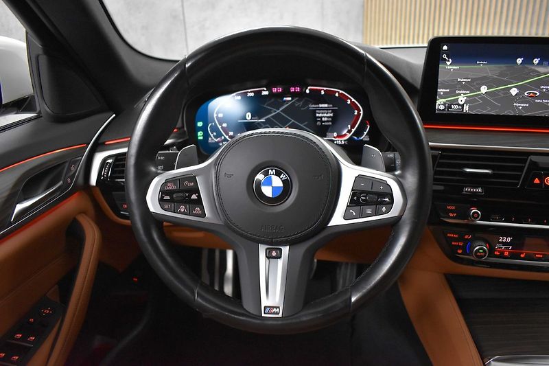 BMW Řada 5 530d xDrive ///MPAKET*ACC*DPH* - fotka 18 z 44