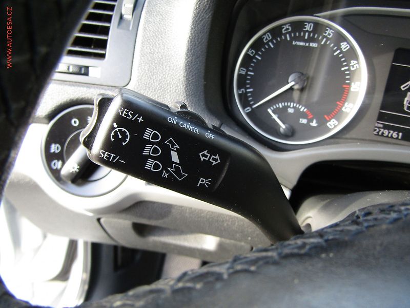 Škoda Octavia (2013) 1.6 TDi, ČR, Elegance - fotka 14 z 19