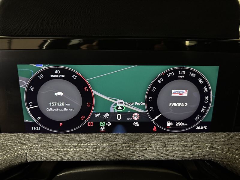 Škoda Superb 2,0 TDi  DSG Selection Assist - fotka 26 z 50