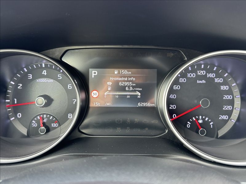 Kia Ceed 1,5 T-GDi Spin DPH 1.maj ČR - fotka 26 z 50