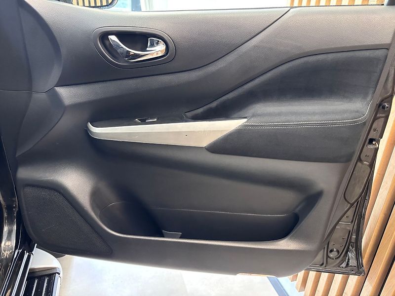 Nissan Navara 2.3 DCi Hardtop 4x4 automat - fotka 24 z 29