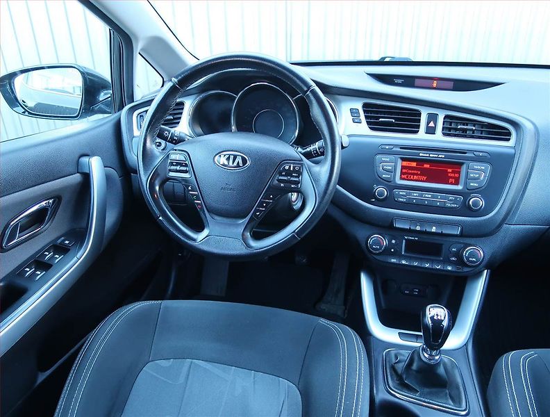 Kia Ceed (2015) 1.6 GDI, ČR,1.maj, Serv.kniha - fotka 7 z 15
