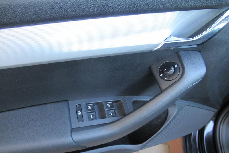 Škoda Octavia 2.0 TDi DSG  AUT. KLIMA NAVI  - fotka 19 z 35
