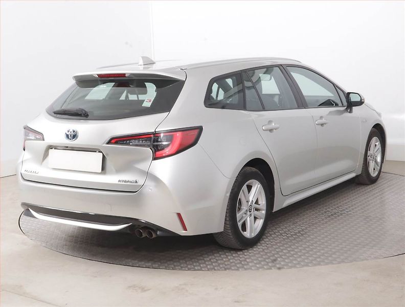 Toyota Corolla (2021) 2.0 Hybrid - fotka 5 z 15