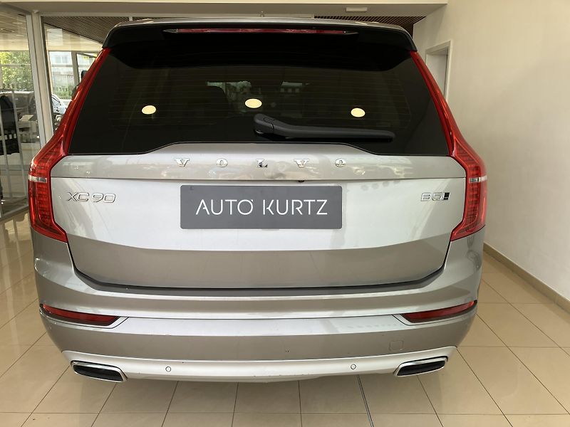 Volvo XC90 B5 AWD Momentum AT8 - fotka 8 z 43