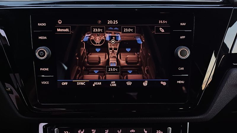 Volkswagen Touran 2.0 TDI 110kW HIGHLINE - fotka 34 z 50