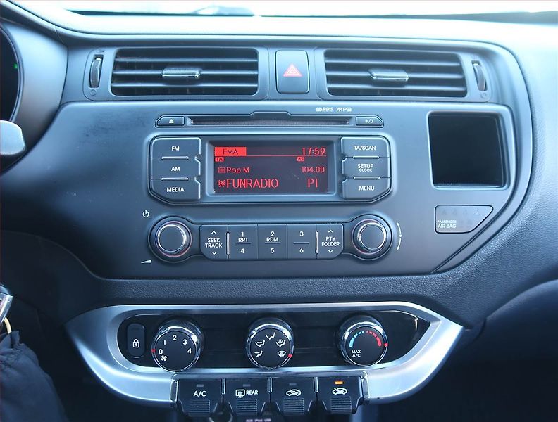 Kia Rio (2014) 1.25 CVVT, Serv.kniha - fotka 12 z 14