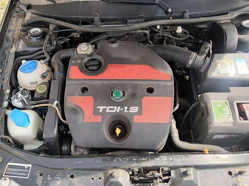 Škoda Octavia 1.9 TDI  Ambiente TOUR - fotka 18 z 40
