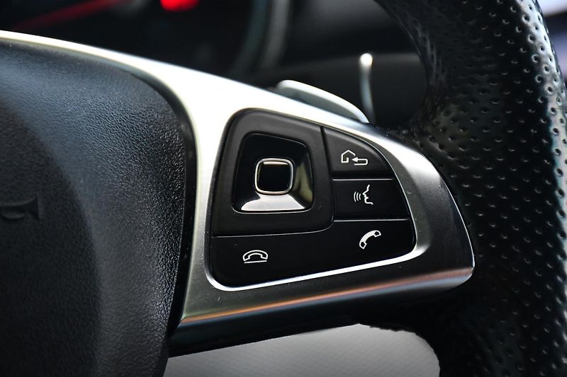 Mercedes-Benz Třídy E 350D AMG K360° HEAD-UP - fotka 29 z 51