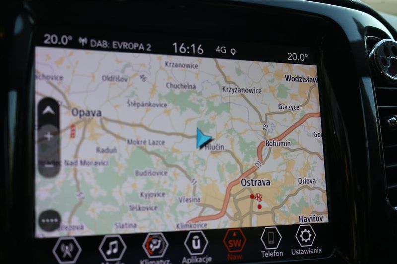 Jeep Compass 1,3 110 kW , ČR - fotka 29 z 47