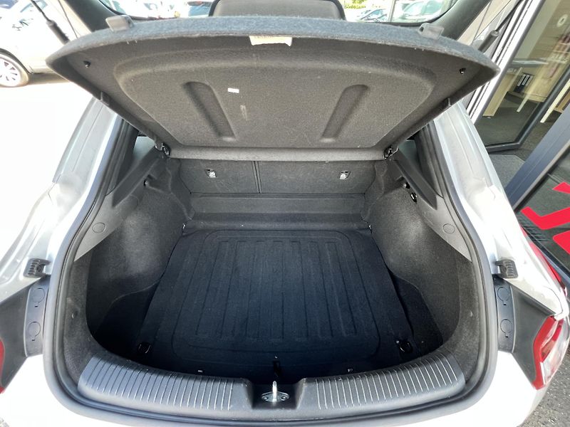 Hyundai i30 Fastback 1.0T-GDi KOUPENO V ČR - fotka 23 z 37