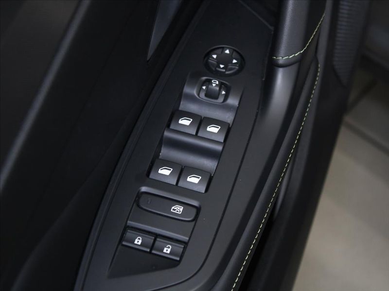 Peugeot 408 1,2 Hybrid 145k. GT-line 32tkm - fotka 18 z 24
