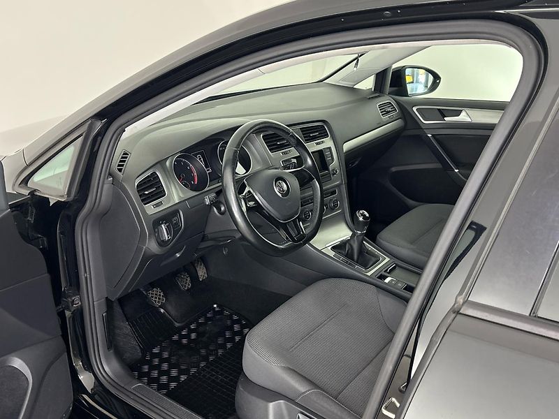 Volkswagen Golf Comfortline - fotka 6 z 26