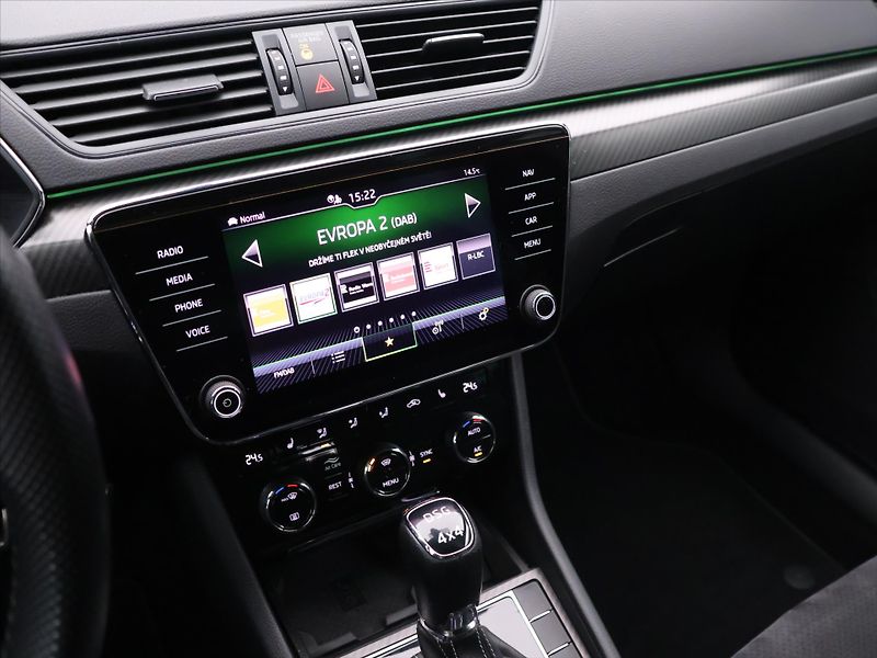 Škoda Superb 2,0 TDI DSG 4x4 Sportline DPH - fotka 22 z 36