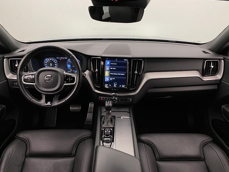 Volvo XC60 D4 AWD R-DESIGN AUT - fotka 2 z 44