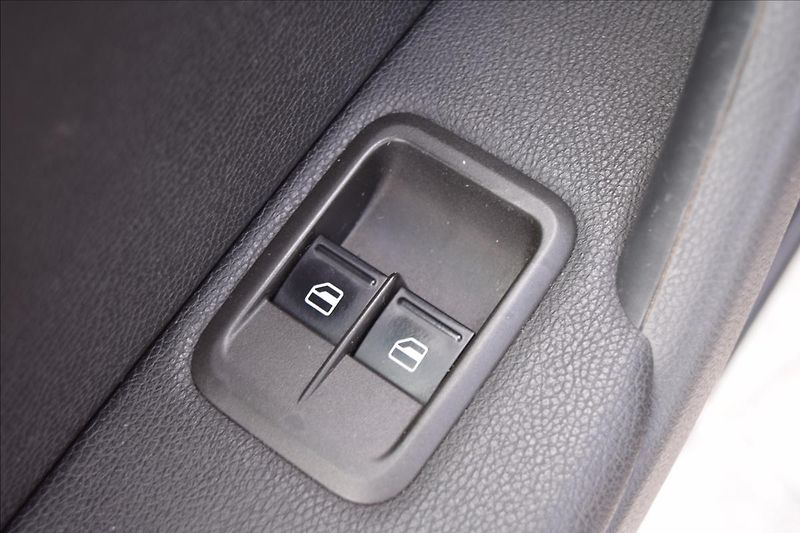 Škoda Yeti 1,2 TSI 77KW PO SERVISE - fotka 32 z 45