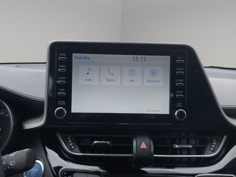 Toyota C-HR (2023) 1.8 e-CTV 72kW, ČR, 1. Maj., S - fotka 20 z 27