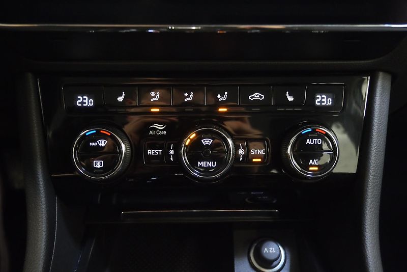 Škoda Superb - fotka 24 z 27