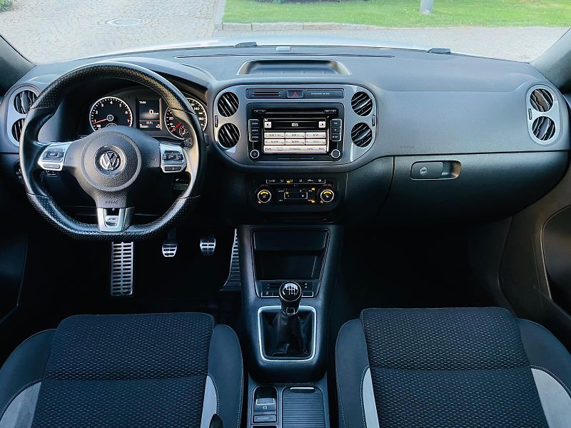 Volkswagen Tiguan 1.4TSI 4x4 MAN SERVISKA TAŽNÉ - fotka 25 z 52