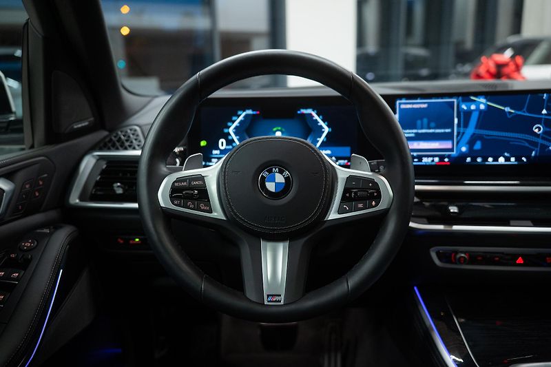 BMW X5 (2025) 30d 7MÍST VZDUCH MASÁŽ WEBASTO - fotka 3 z 19
