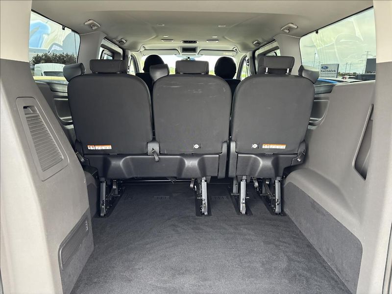Ford Tourneo Custom 2,0 EcoBlue 125kW L2 - fotka 11 z 38