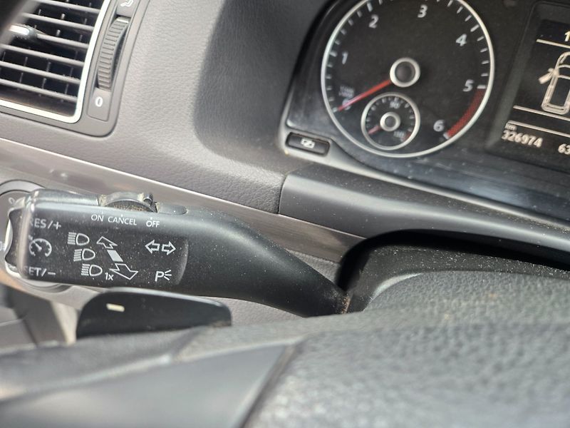Volkswagen Touran (2012) 2.0 TDI DSG - fotka 10 z 20