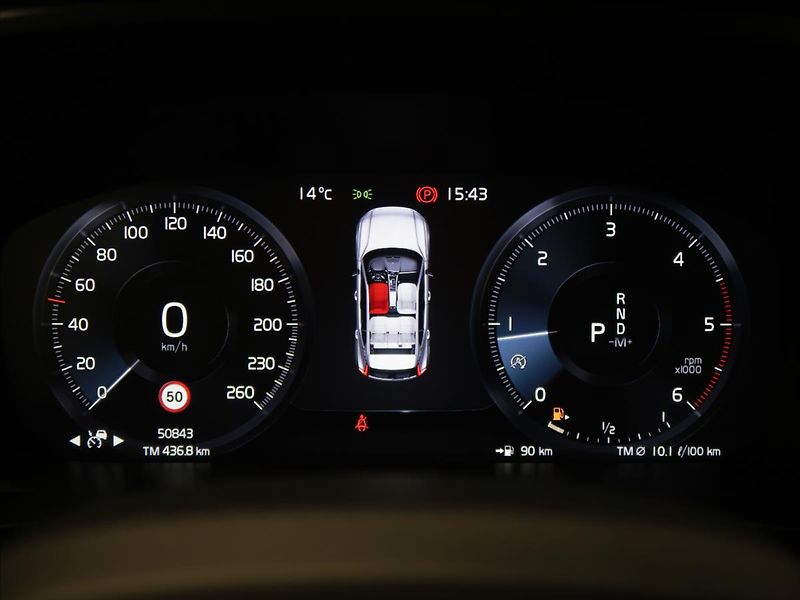 Volvo XC40 2,0 D4 AWD MOMENTUM CZ - fotka 22 z 39