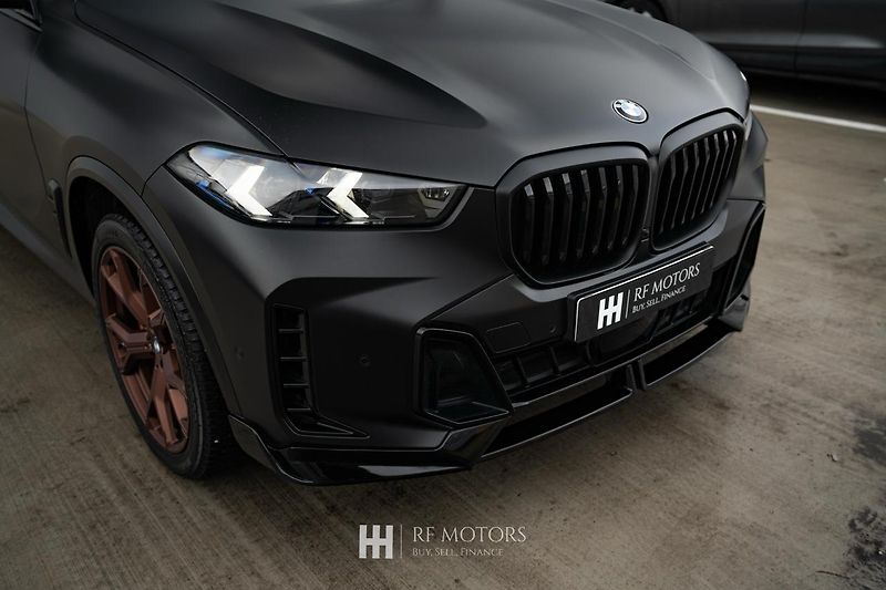 BMW X5 (2024) xDrive40i mHEV 280kW - fotka 5 z 55