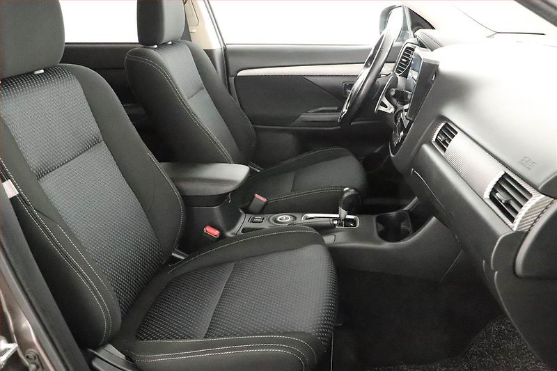 Mitsubishi Outlander (2016) 2.2 DI-D, 4X4, Automat - fotka 15 z 18