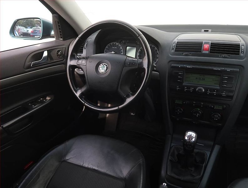 Škoda Octavia (2007) Elegance 1.6, Serv.kniha - fotka 7 z 19