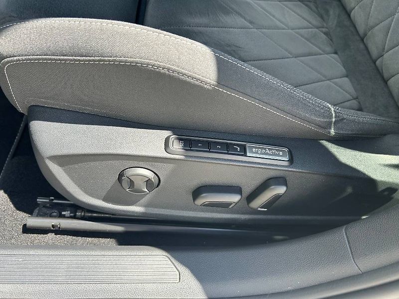 Volkswagen Golf Style 6G 1,5TSI - fotka 7 z 25