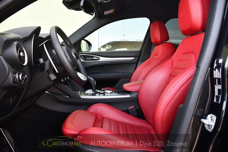 Alfa Romeo Stelvio 2.0T 16V 206kW VELOCE AT8 Q4 - fotka 9 z 49