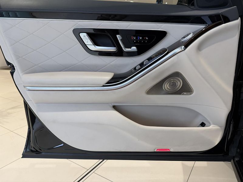 Mercedes-Benz Třídy S (2022) S 580 4M L/PANO/BURM/SOFT/DIGI - fotka 9 z 22