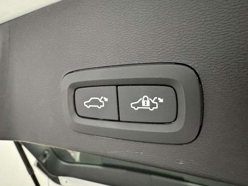 Volvo XC40 D3 MOMENTUM AUT  - fotka 23 z 46