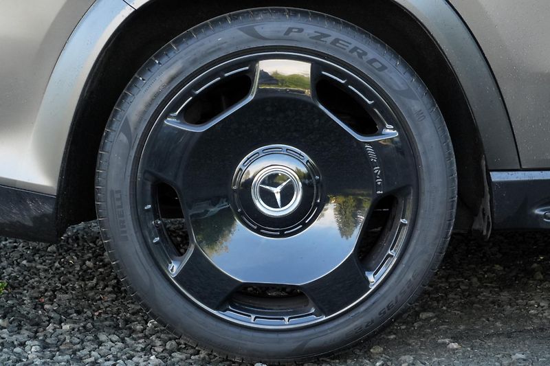 Mercedes-Benz GLS 63 AMG 4Matic+, Webasto, Pano - fotka 11 z 47