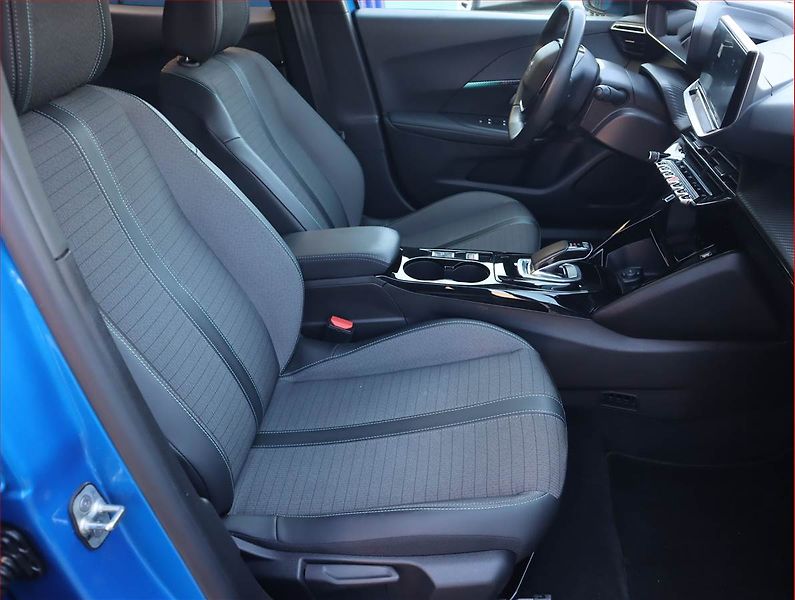 Peugeot 2008 (2021) Allure 50 kWh, SoH 91% - fotka 9 z 25