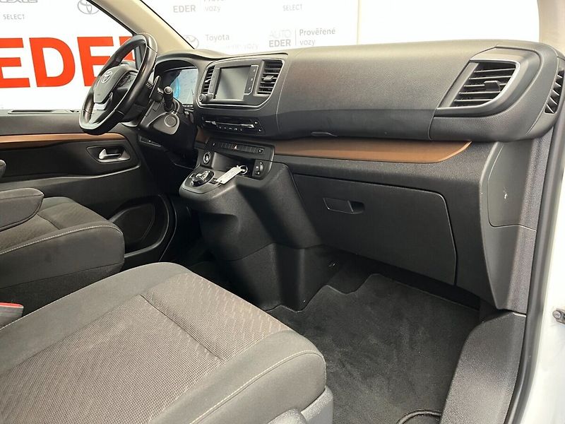 Toyota ProAce Verso Family 2.0 D 8AT Comfort NAVI - fotka 13 z 39