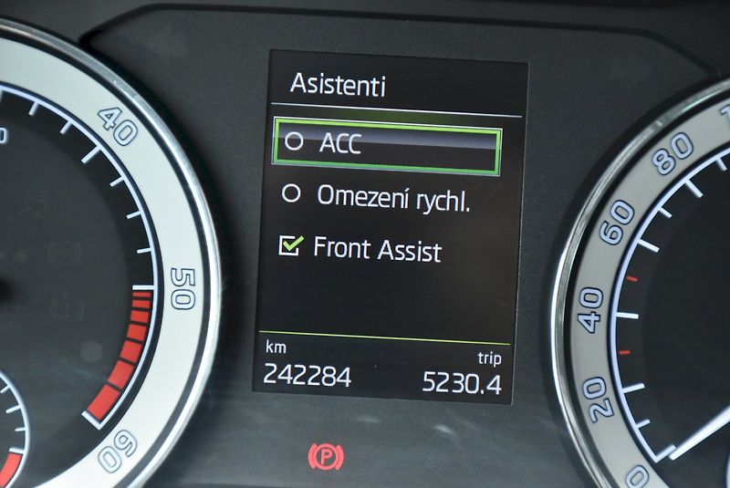 Škoda Superb (2020) Scout 2.0 TDI 140 kW 4x4 DSG - fotka 13 z 32
