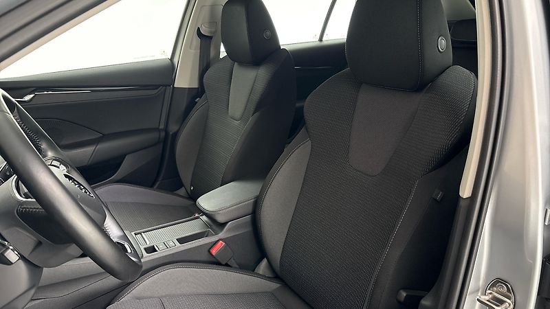 Škoda Octavia 2.0 TDI Ambition Combi - fotka 15 z 25