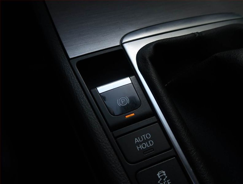 Volkswagen Passat (2013) 2.0 TDI, Navi, Tempomat - fotka 20 z 21