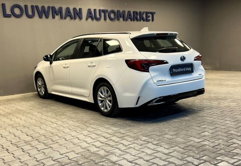 Toyota Corolla 1,8 Hybrid AT Comfort Business - fotka 16 z 17