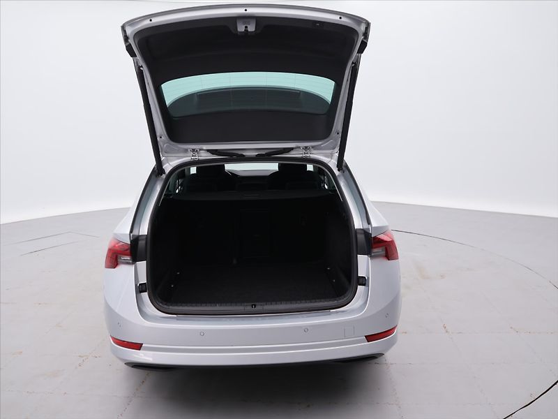 Škoda Octavia 2,0 TDI 110kW DSG Style 4x4 CZ - fotka 9 z 23