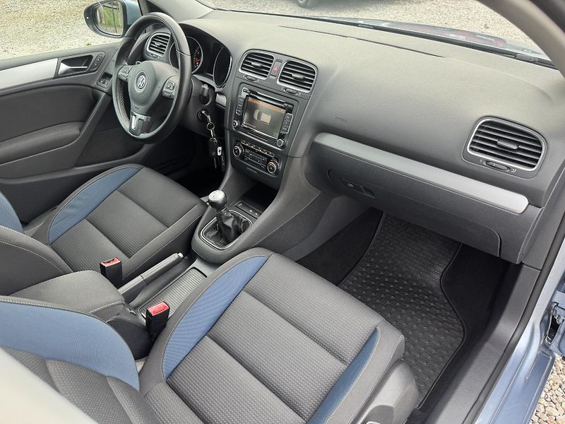 Volkswagen Golf 1.2TSi,rezervace - fotka 32 z 41