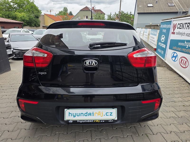 Kia Rio 1.2-KLIMA-SENZORY-CENTRÁL - fotka 7 z 12